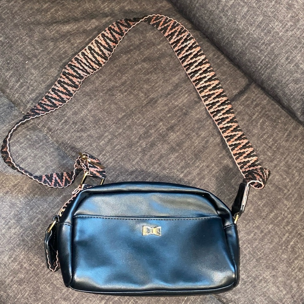 Olivia & Kate Women's Vegan Leather Black Everyday Crossbody/ shoulder bag new